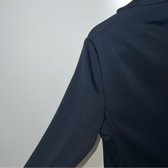 Canali Black Edition Wool Blend Jersey
Blazer - Sz - US 31 (IT 46) - Picture 6 of 9